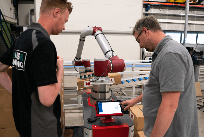 Cobot Palletizer with JAKA Pro 16